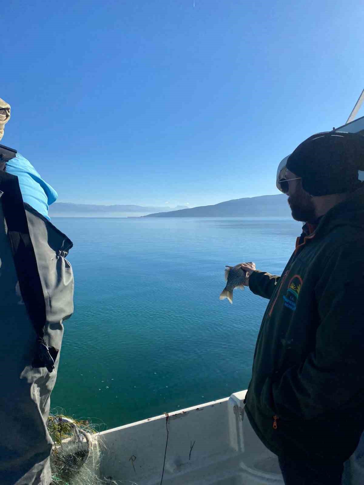 Eğirdir Gölü’nde kaçak avcılıkta kullanılan 800 metre uzatma ağı ele geçirildi