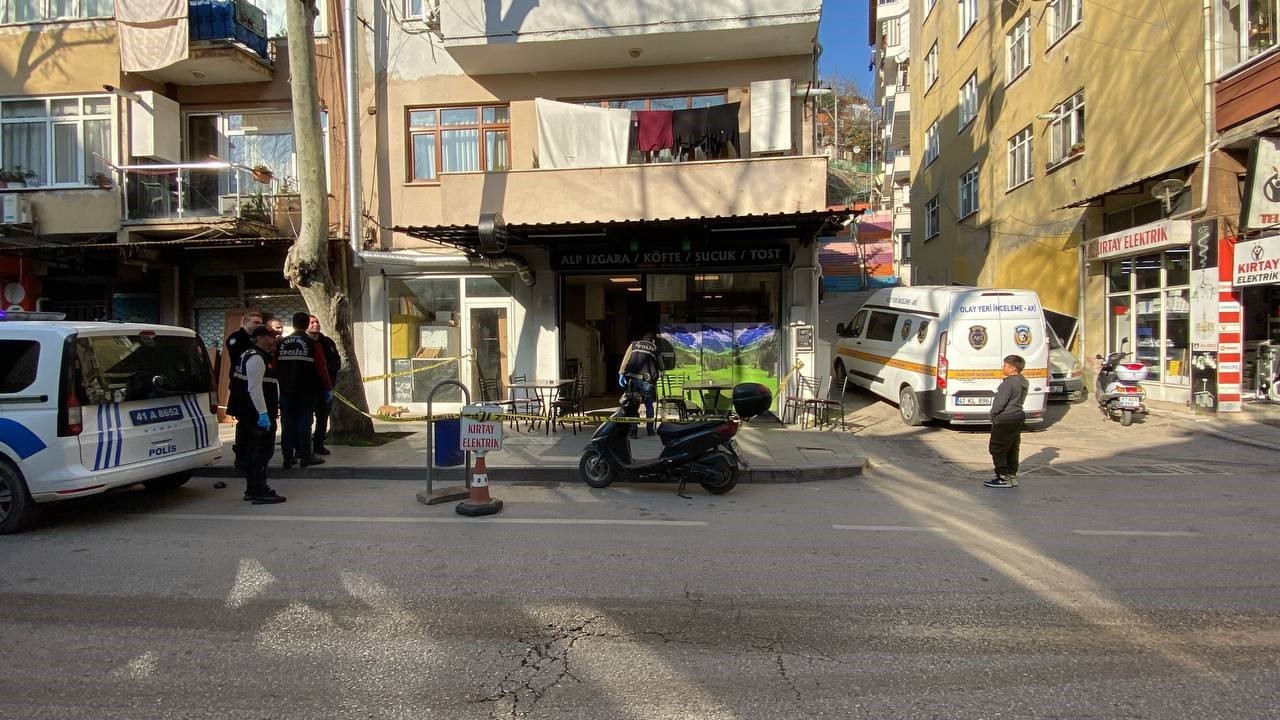 Husumeti bulunan akrabasını tabancayla göğsünden vurdu
