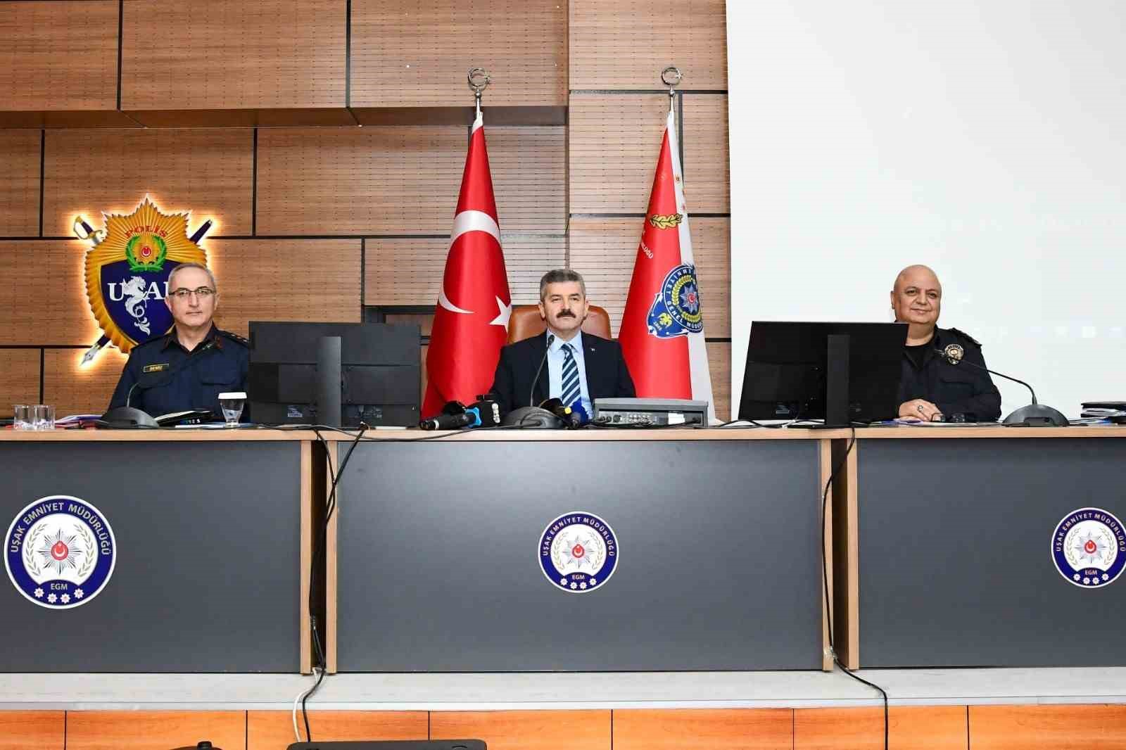 Uşak’ta asayiş ve güvenlik bilgilendirme toplantısı düzenlendi.