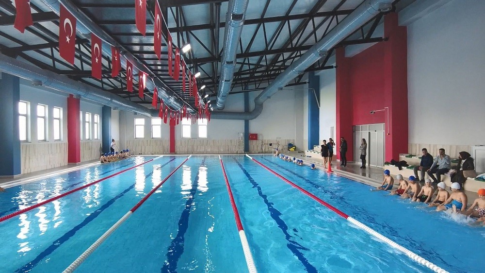 Erciş’te 20 bin öğrenci yüzme eğitimi aldı
