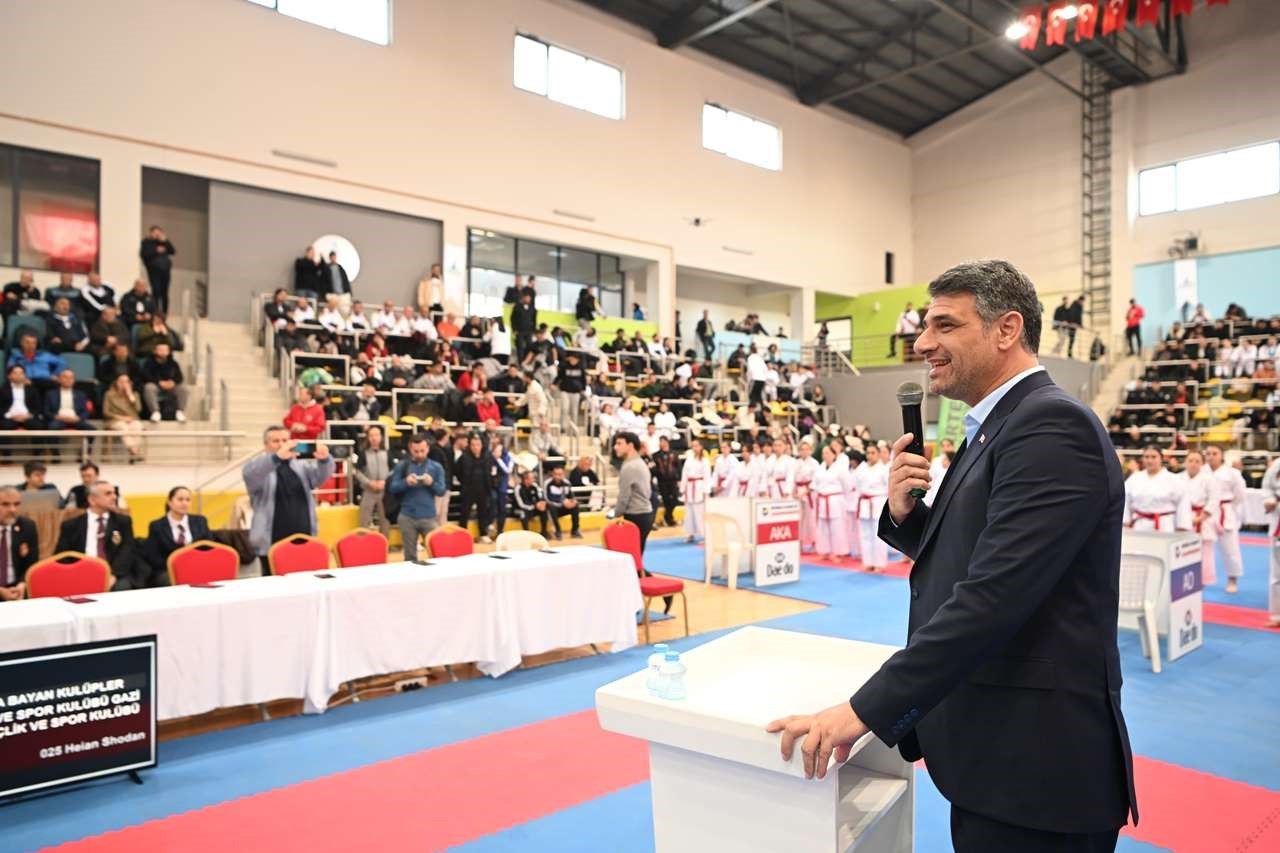 2 bin 200 sporcunun katılımıyla Türkiye Karate Şampiyonası Kartepe’de başladı
