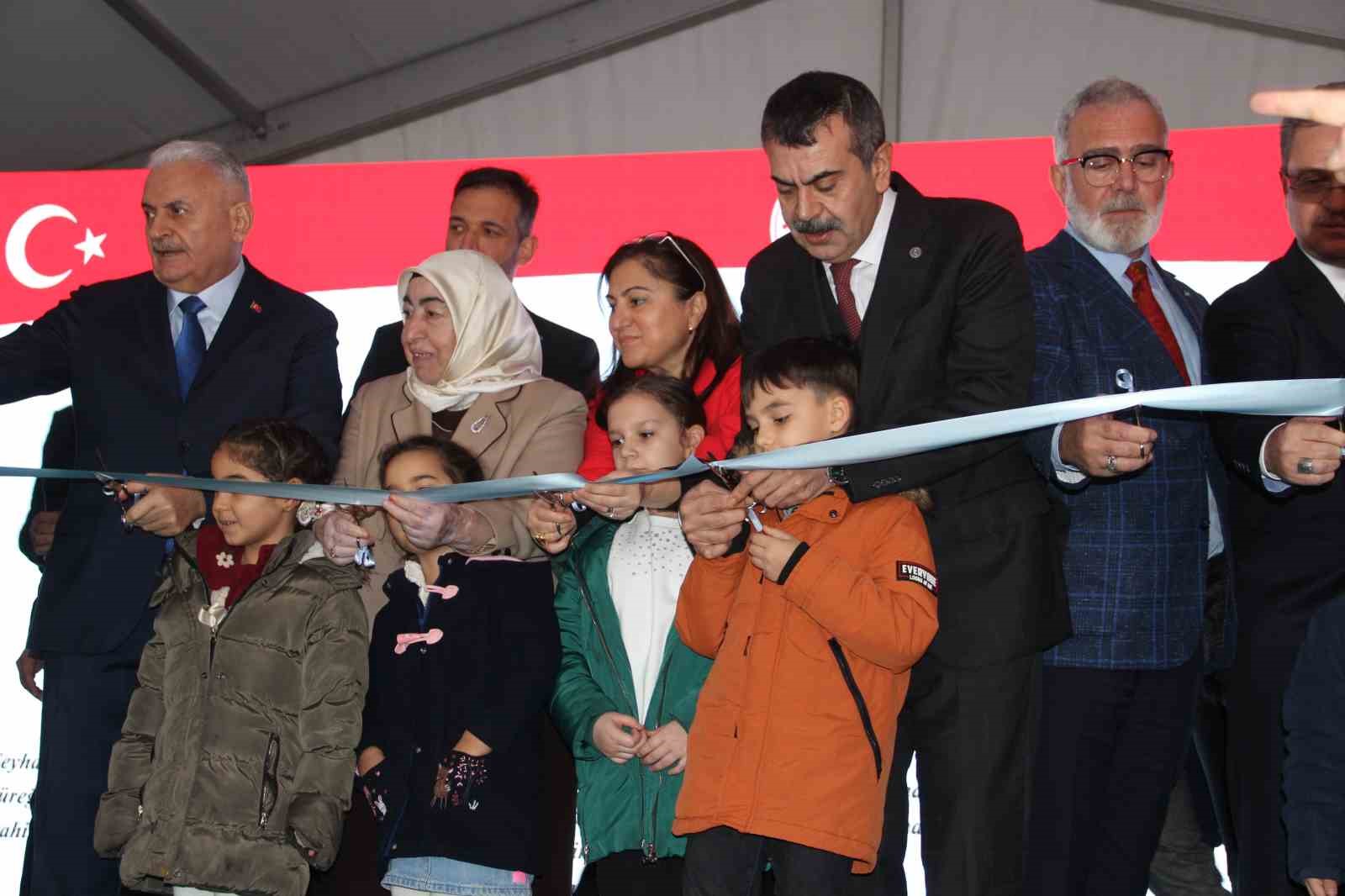 Binali Yıldırım: “Terörle mücadeleyi tartışmaya açamayız”