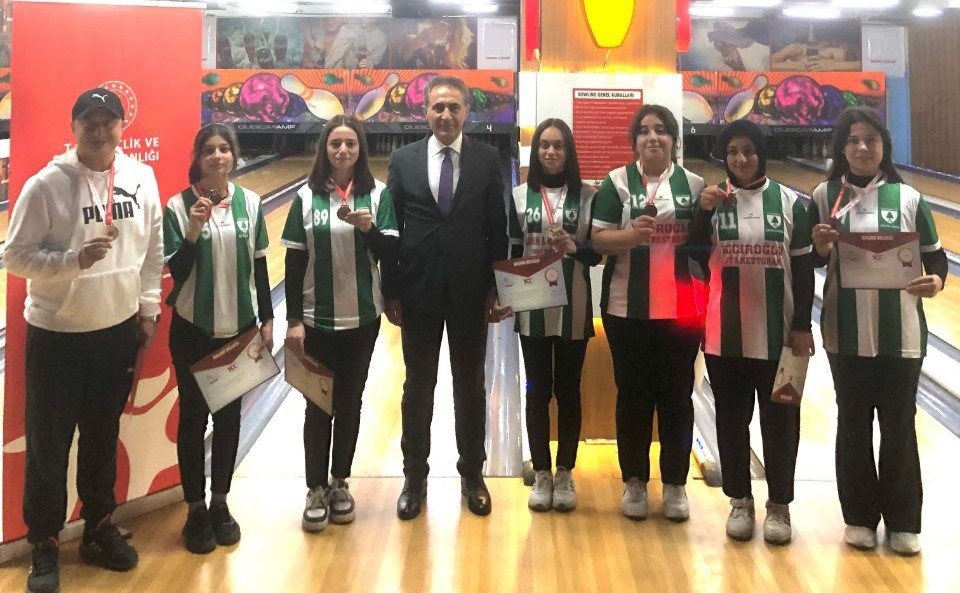 Şadiye Muzaffer Turhan Anadolu Lisesi bowling Karadeniz birincisi
