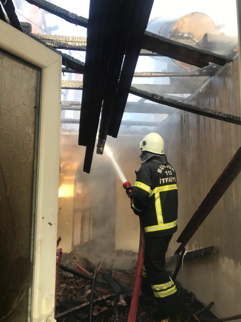 Burdur&rsquo;da yangın &ccedil;ıkan ev kullanılamaz hale geldi
