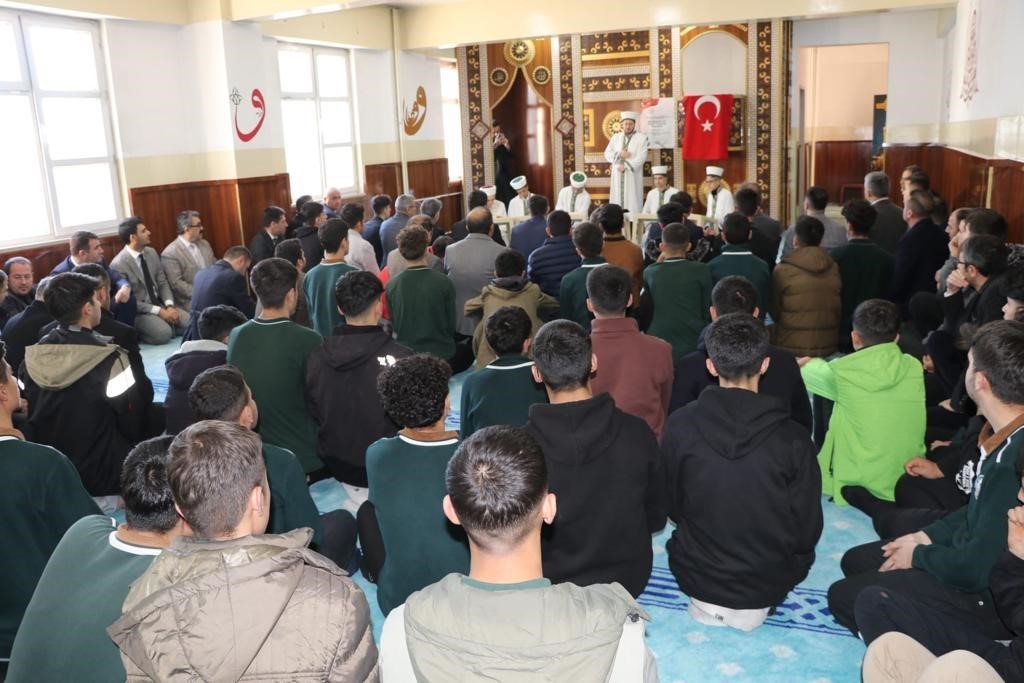 Hakkari&rsquo;de Pen&ccedil;e-Kilit şehitleri i&ccedil;in mevlit programı d&uuml;zenlendi
