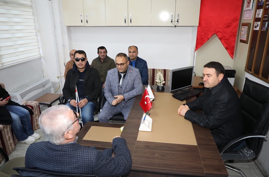 Kütahya Valisi Işın, Altı Nokta Körler Derneğinin talep ve önerilerini dinledi