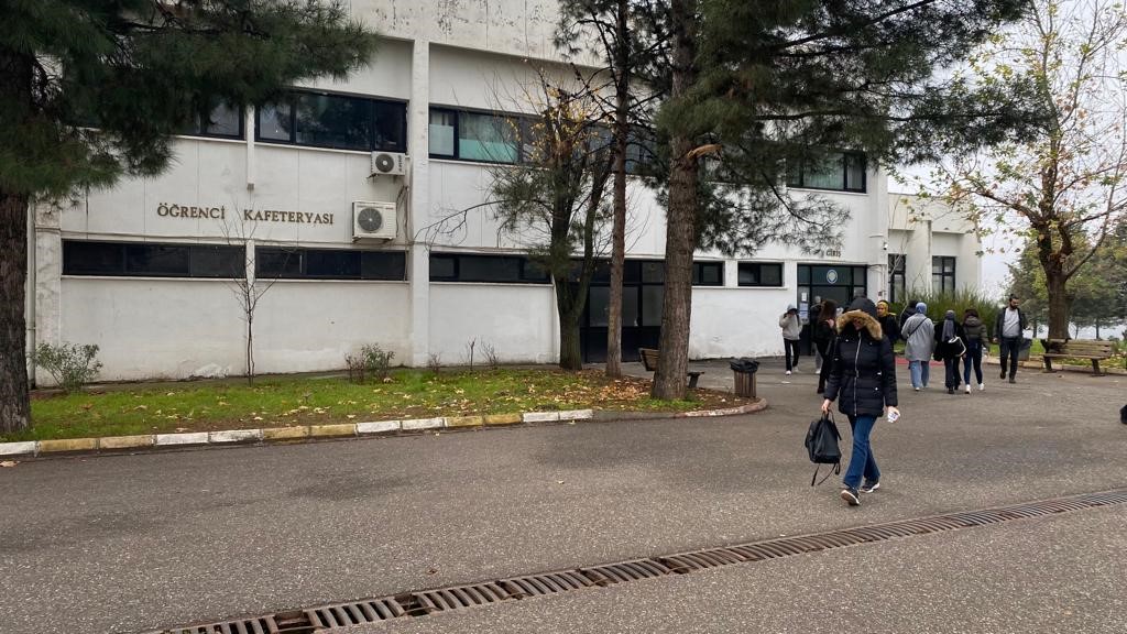 Dicle Üniversitesi’nde 1993’te meydana gelen bombalı saldırıların izini vücudunda taşıyor