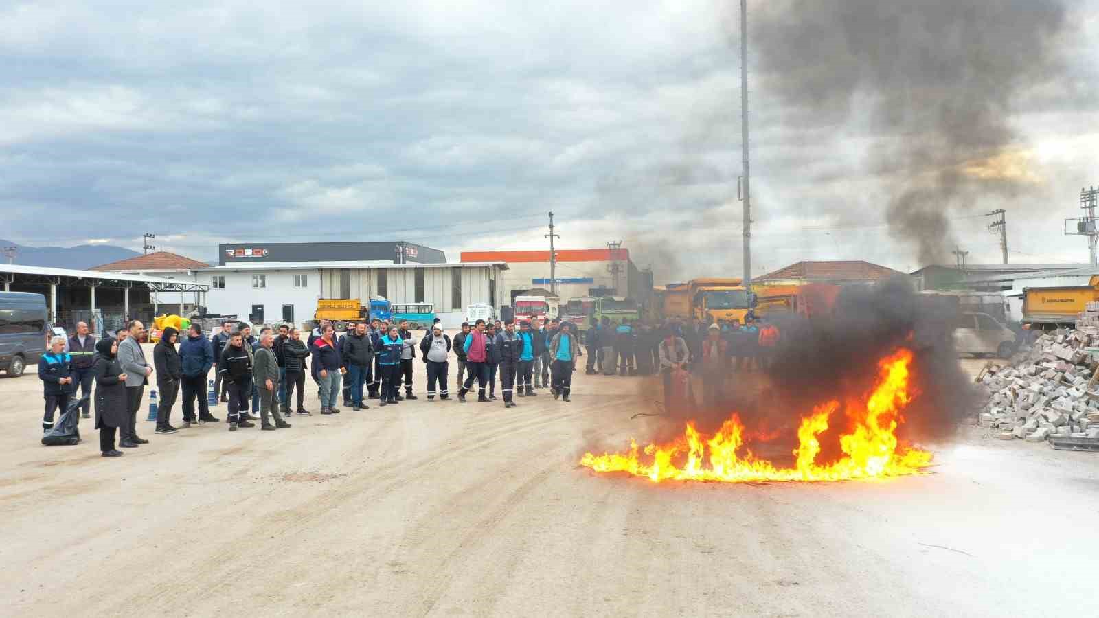 Başiskele Belediyesi personeline yangın tatbikatı
