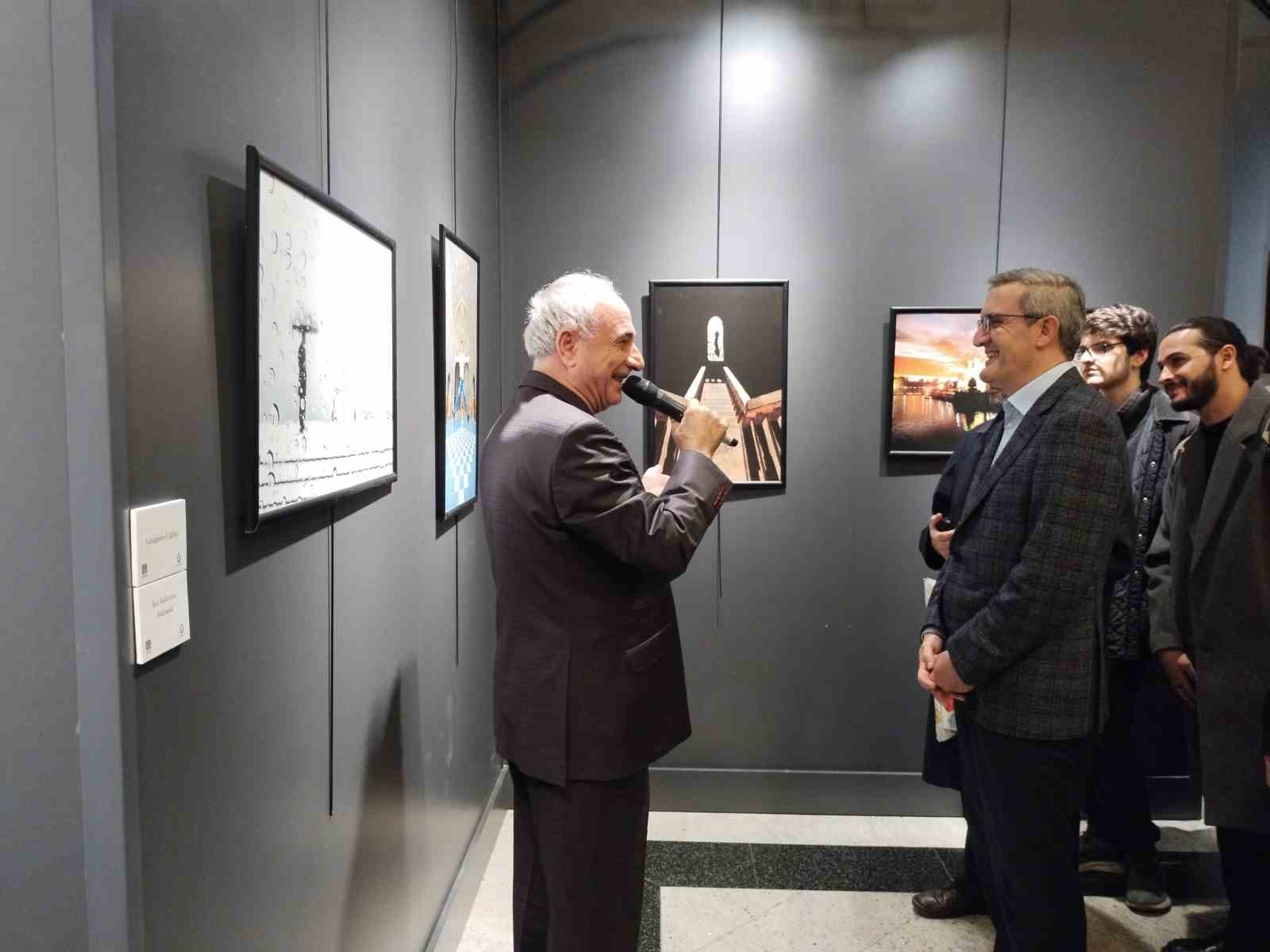 Şiir ve fotoğrafı buluşturan "Nurullah Genç Görünenin Şiiri" fotoğraf sergisi Üsküdar’da açıldı
