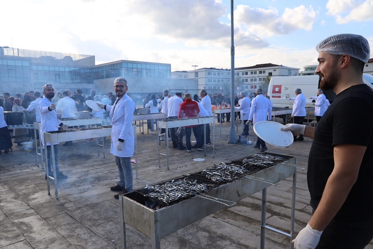 ODÜ’de öğrencilere 1 ton hamsi ikram edildi