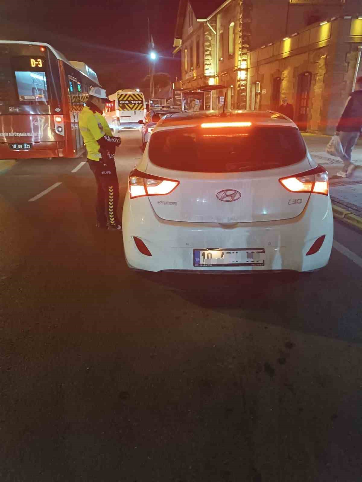 Balıkesir&rsquo;de kurallara uymayan s&uuml;r&uuml;c&uuml;lere ceza yağdı
