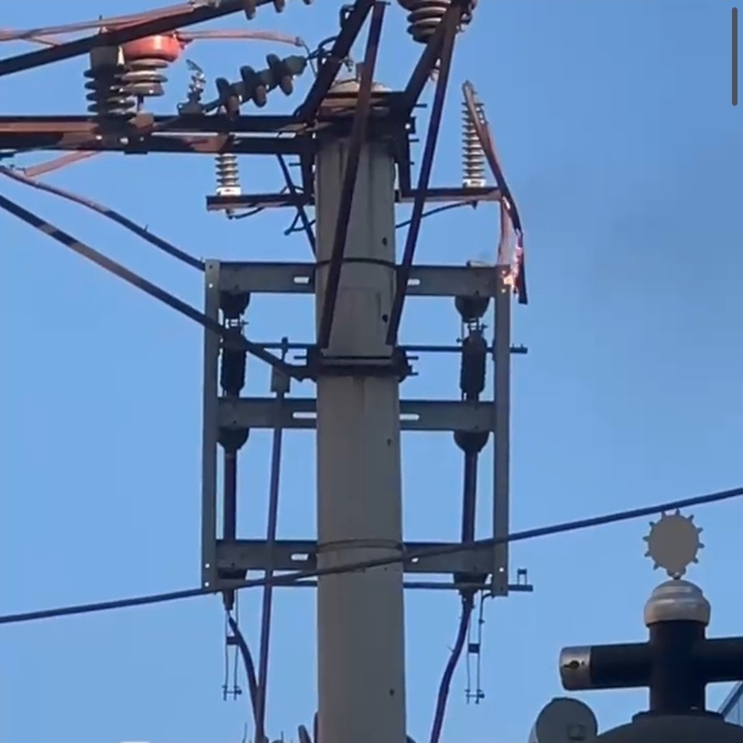 Trafoda &ccedil;ıkan yangını itfaiye ekipleri s&ouml;nd&uuml;rd&uuml;
