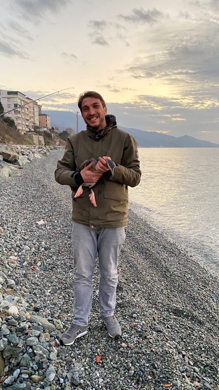 Yalova’da balıkçı ağına takılan karabatak kurtarıldı