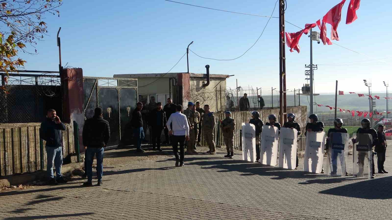 Diyarbakır’da öğrencilerin kavgasına veliler de dahil oldu, polis ve jandarma müdahale etti