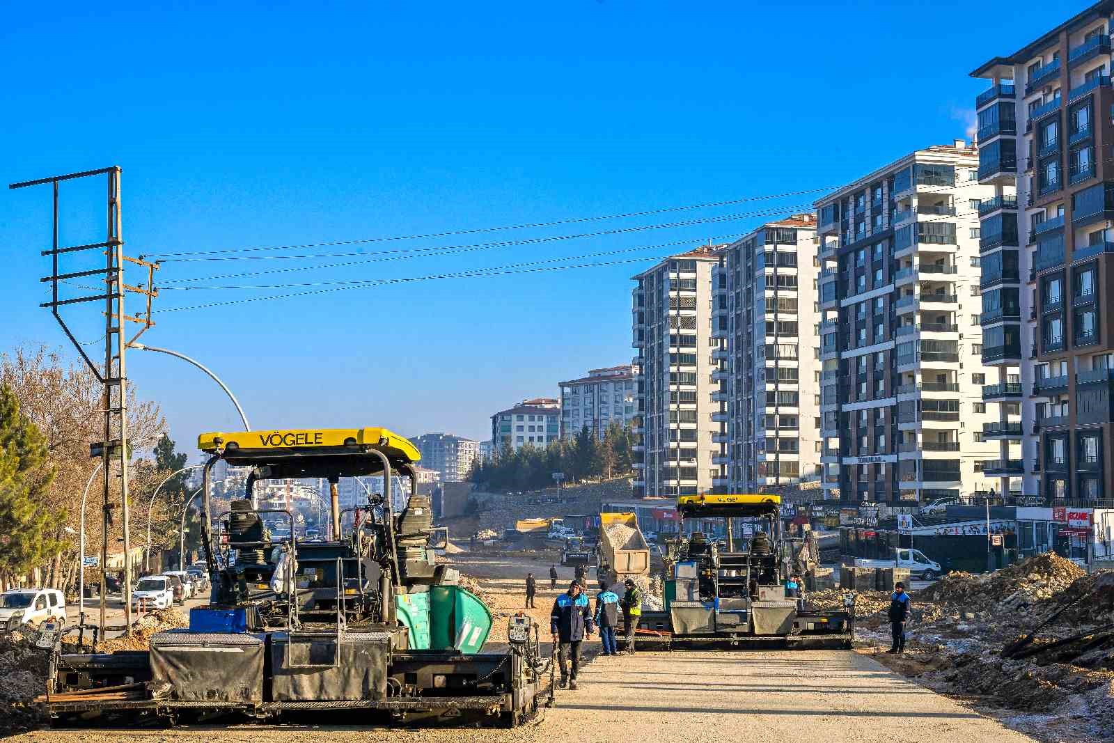 Gürkan, İsmet Paşa Caddesi’ndeki yol çalışmalarını inceledi