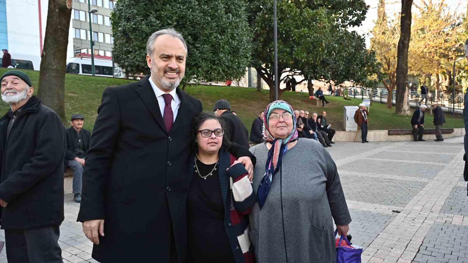 Bursa’da şehitlerin anısına lokma dağıtıldı