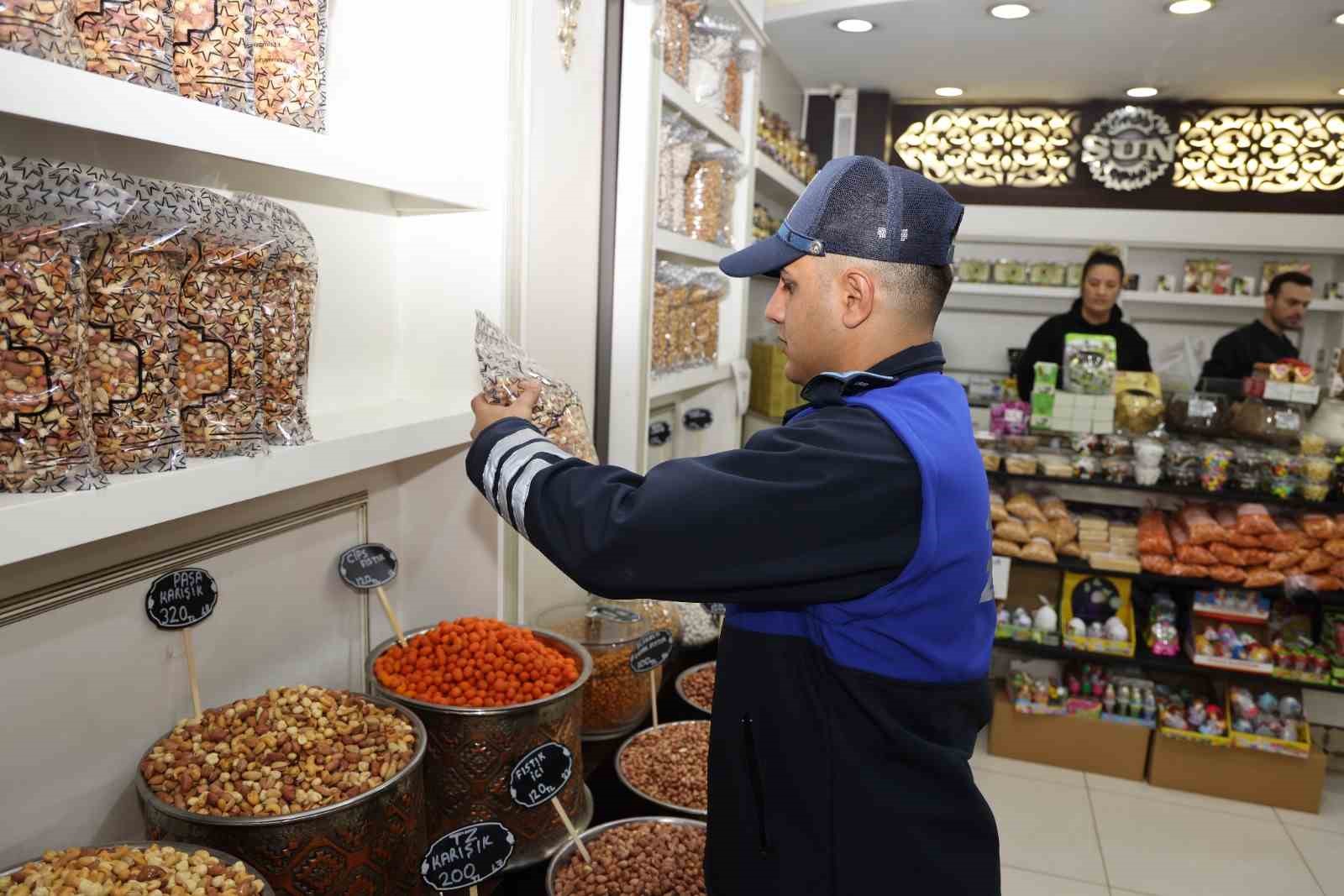 Toroslar’da zabıta ekipleri yeni yıl öncesi denetimlerini arttırdı
