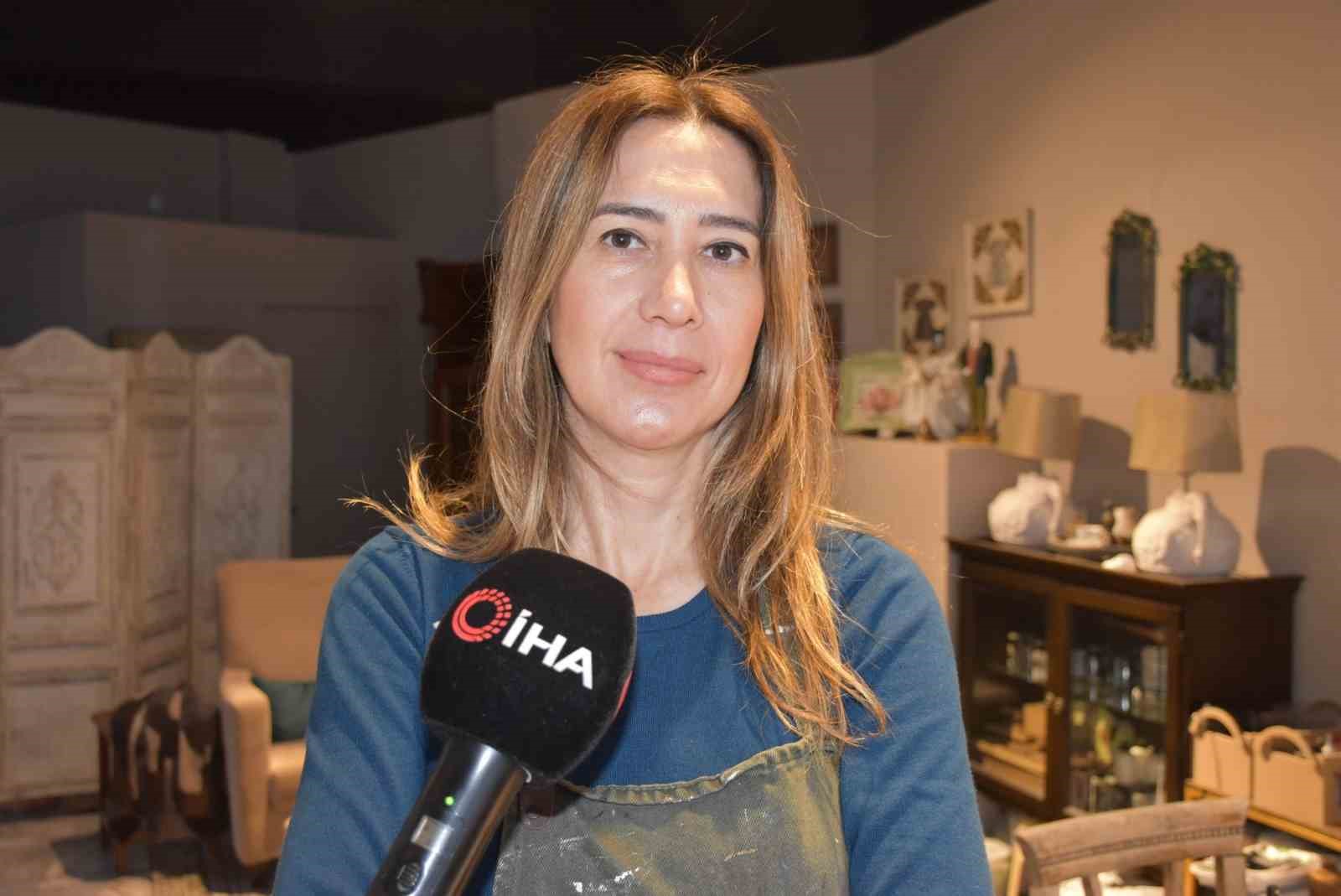 Yağlı boya sanatı ile atıl ürünleri ofis ve ev ürünlerine dönüştürüyor
