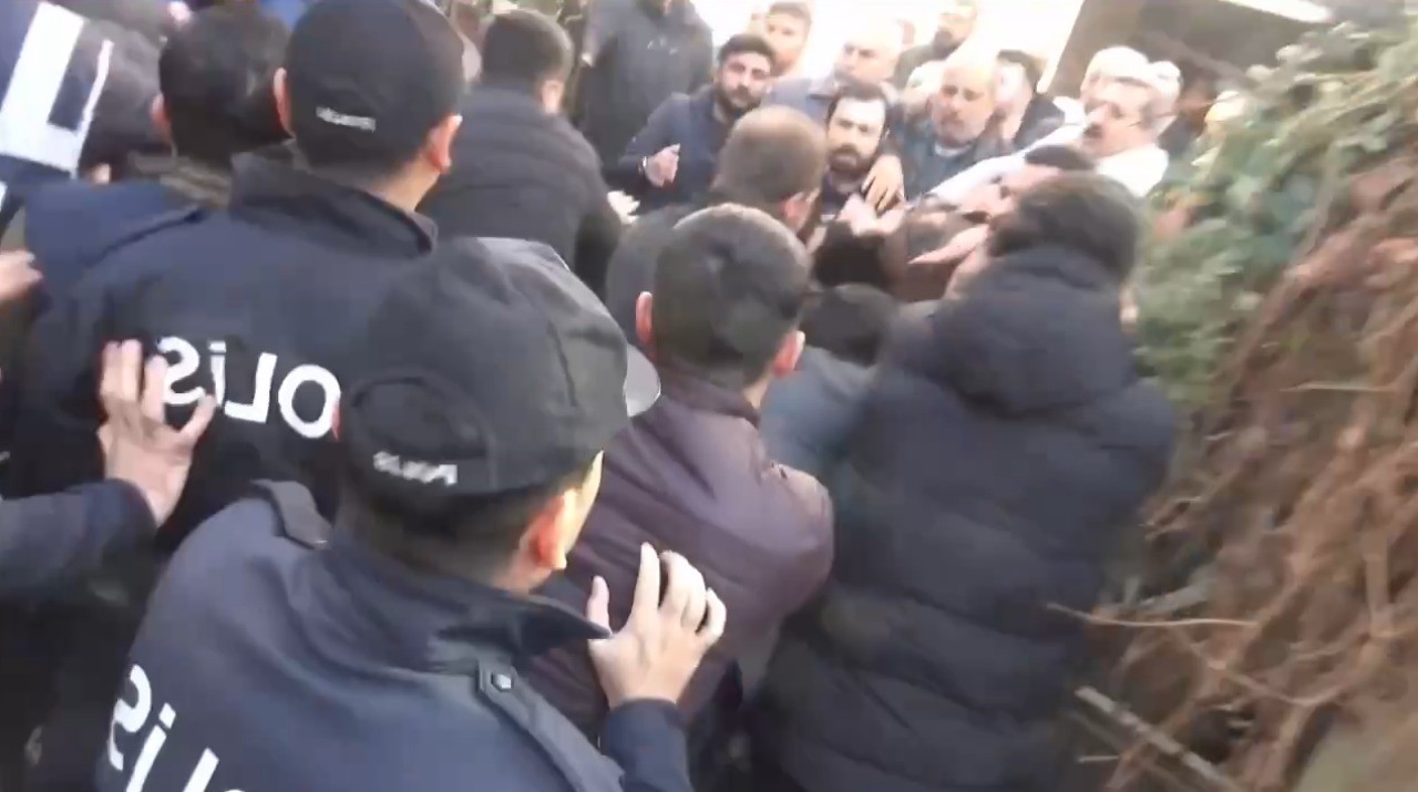 Şanlıurfa’da TSK’yı suçlayıcı konuşan DEM Parti yöneticilerine müdahale: 10 gözaltı