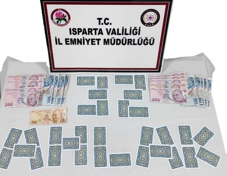 Isparta’da dernekte kumar oynayan 5 şahsa para cezası