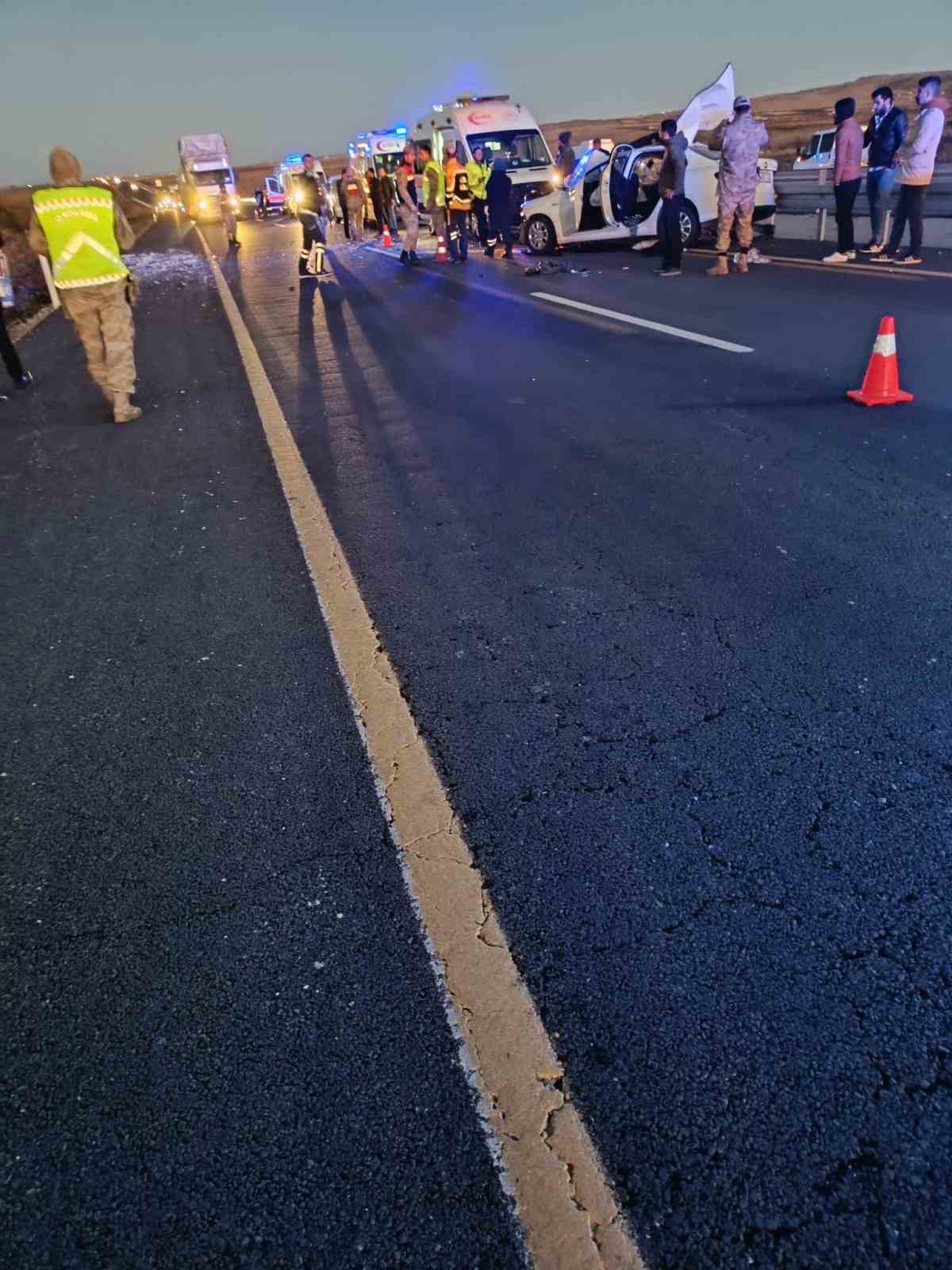 Diyarbakır’da taziye dönüşü feci kaza: 3 ölü, 4 yaralı
