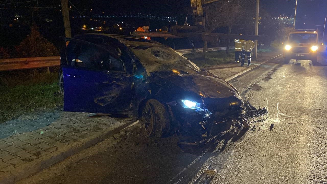 Takla atan otomobil 50 metre sürüklendi: 3 yaralı