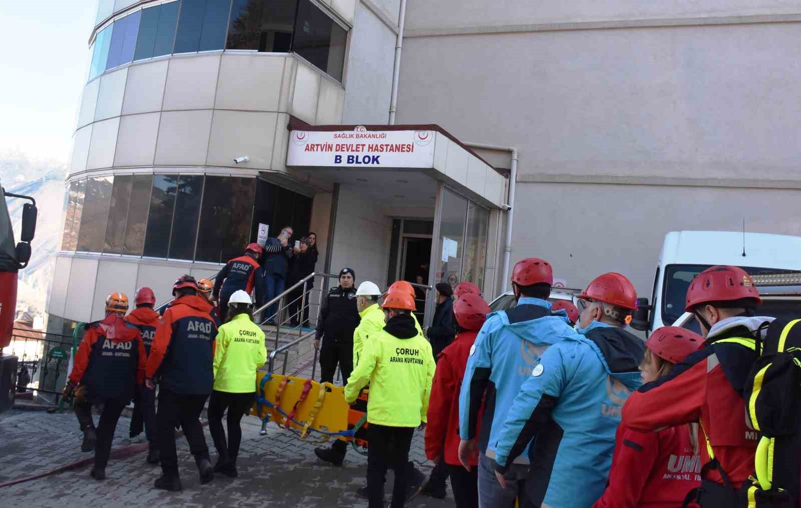 Artvin Devlet Hastanesi’nde gerçeği aratmayan yangın tatbikatı