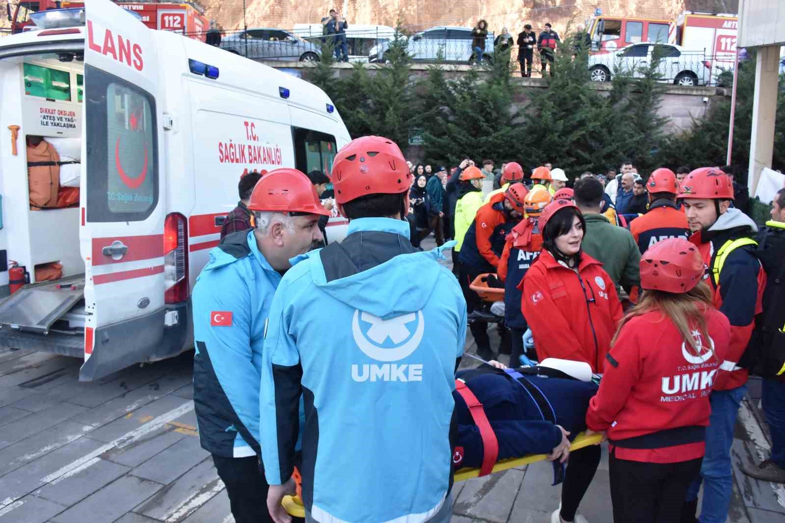 Artvin Devlet Hastanesi’nde gerçeği aratmayan yangın tatbikatı