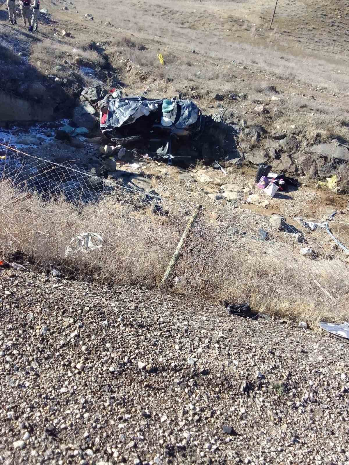 Oltu’da trafik kazası: 3 ölü