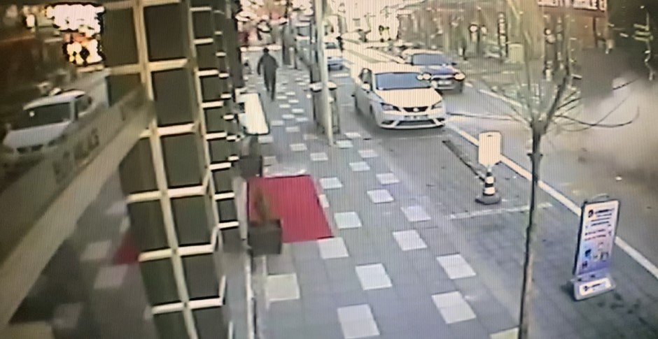 Bina yıkımı esnasında facianın eşiğinden dönüldü: O anlar kamerada