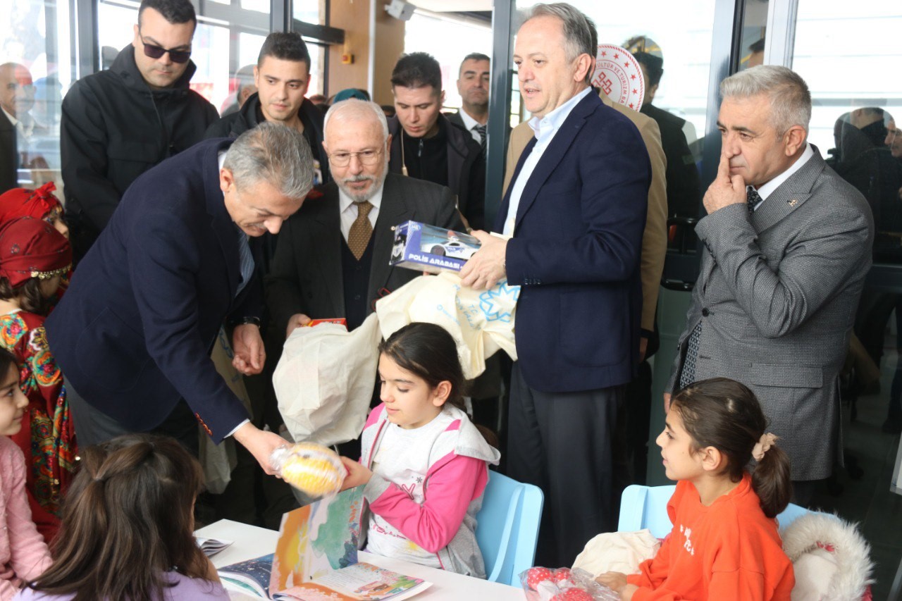 Kültür ve Turizm Bakan Yardımcısı Gökhan Yazgı Mardin’de kütüphane açılışına katıldı
