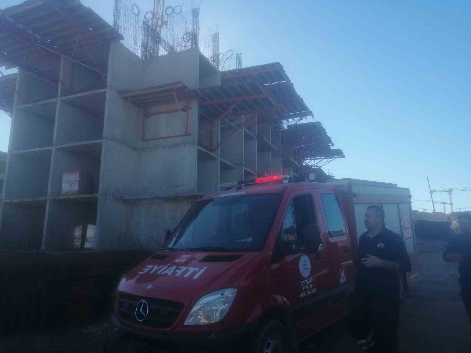 İnşaattan d&uuml;şen iş&ccedil;i yaralandı
