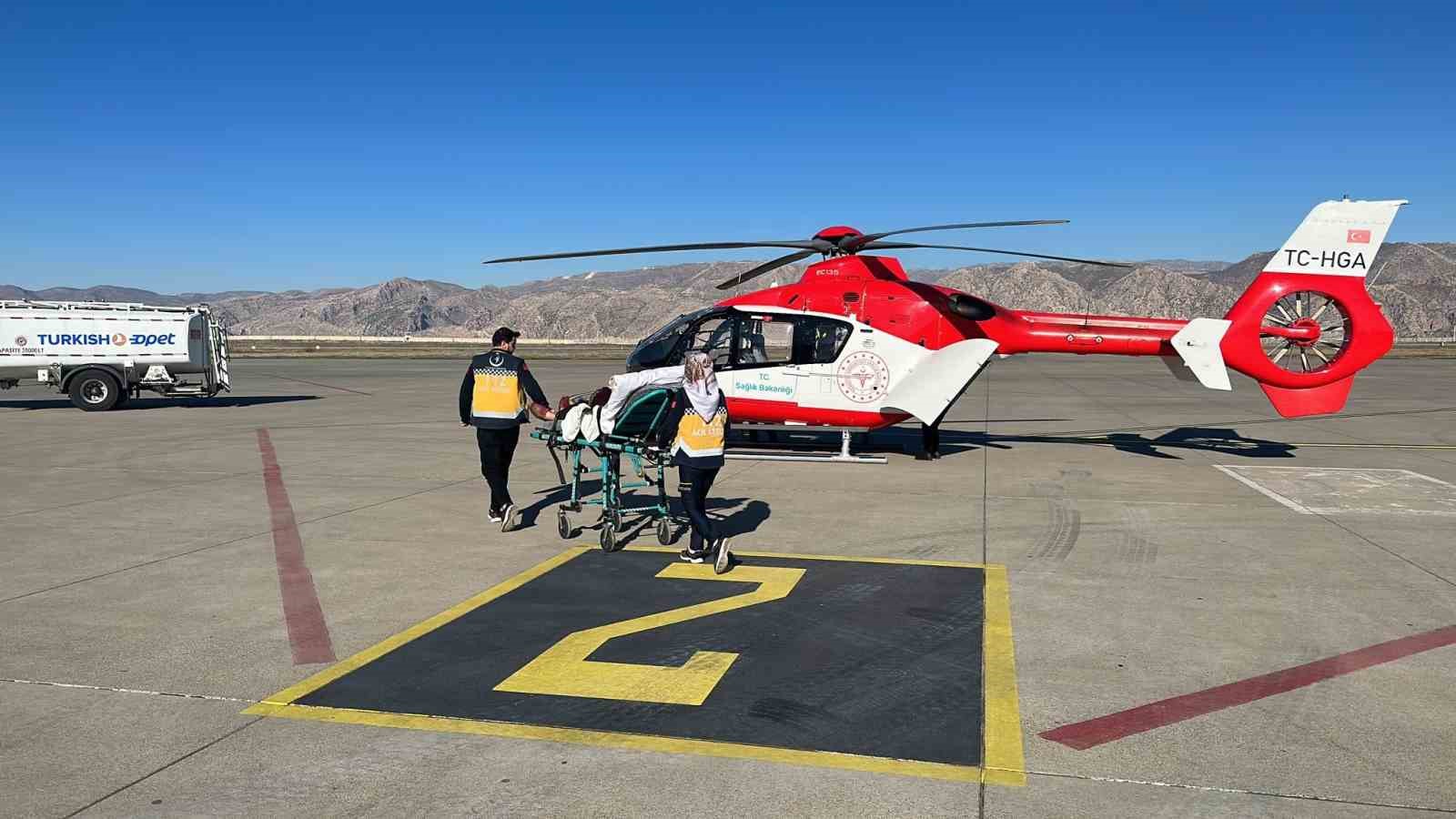 Şırnak’ta 82 yaşındaki hasta ambulans helikopterle Şanlıurfa’ya sevk edildi