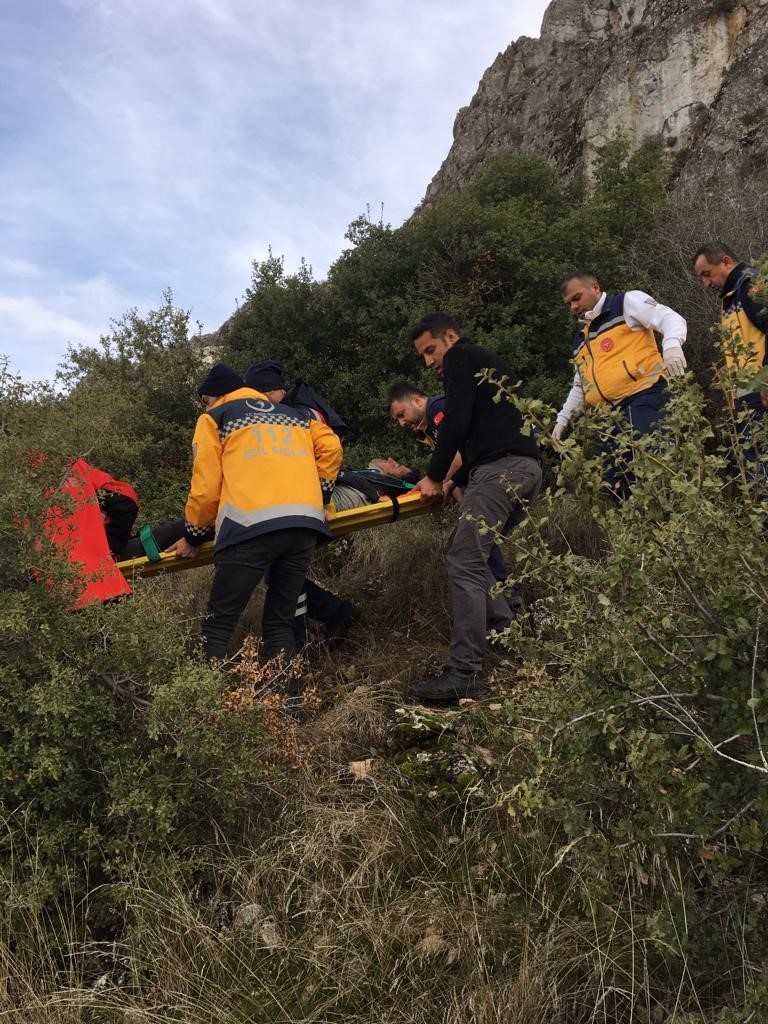 Burdur&rsquo;da mantar toplarken u&ccedil;urumdan d&uuml;şen vatandaşı ekipler kurtardı
