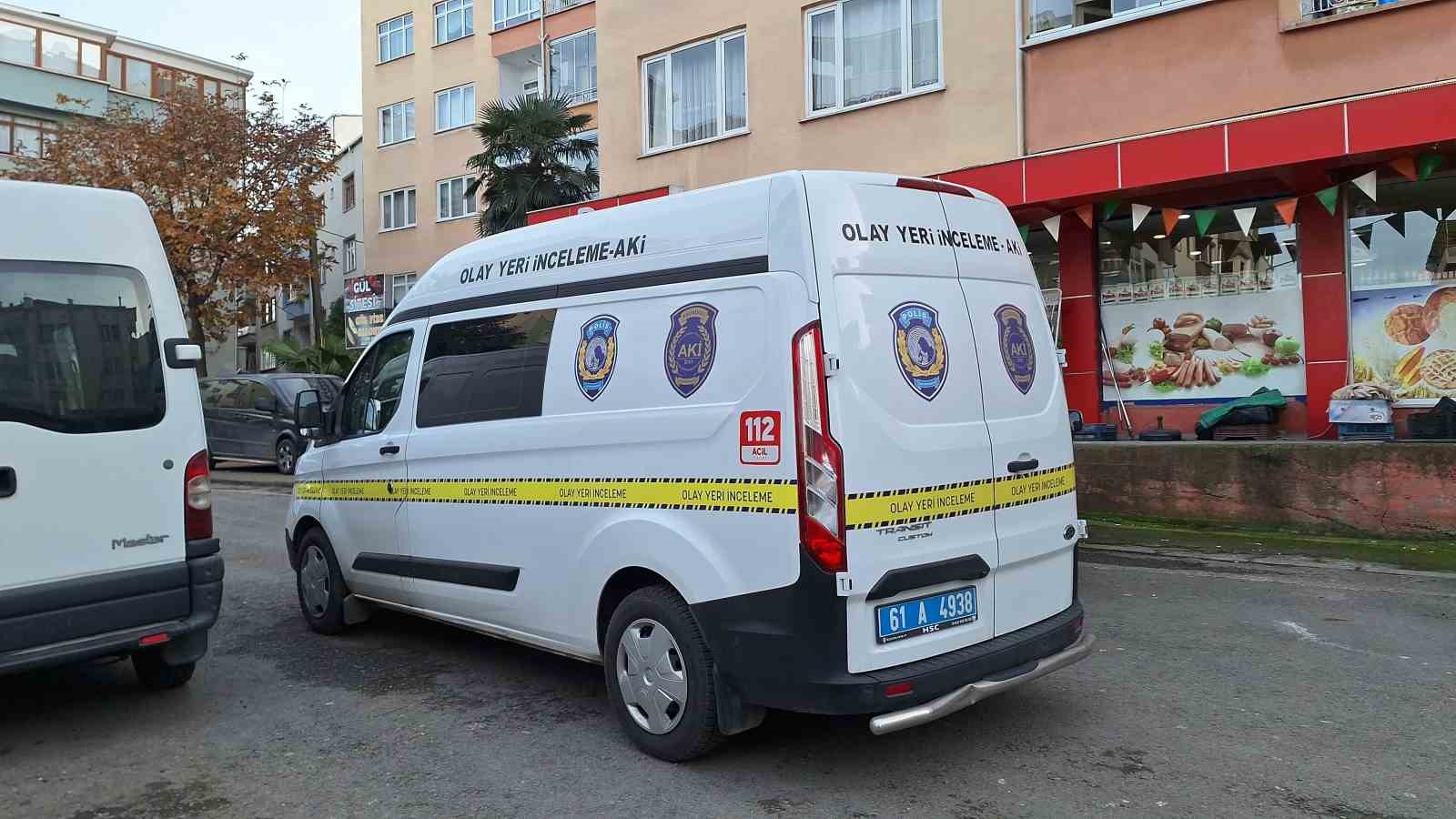 Engelli kızını &ouml;ld&uuml;r&uuml;p intihar etti
