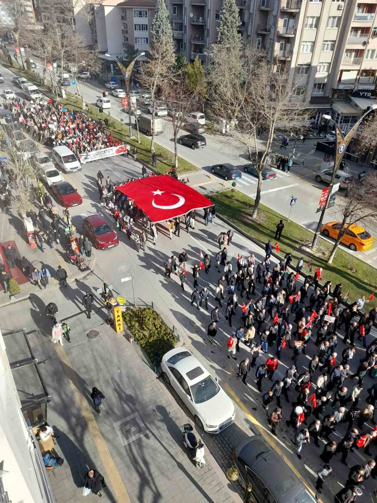 Kütahya’da şehitleri anma ve Filistin’e destek yürüyüşü
