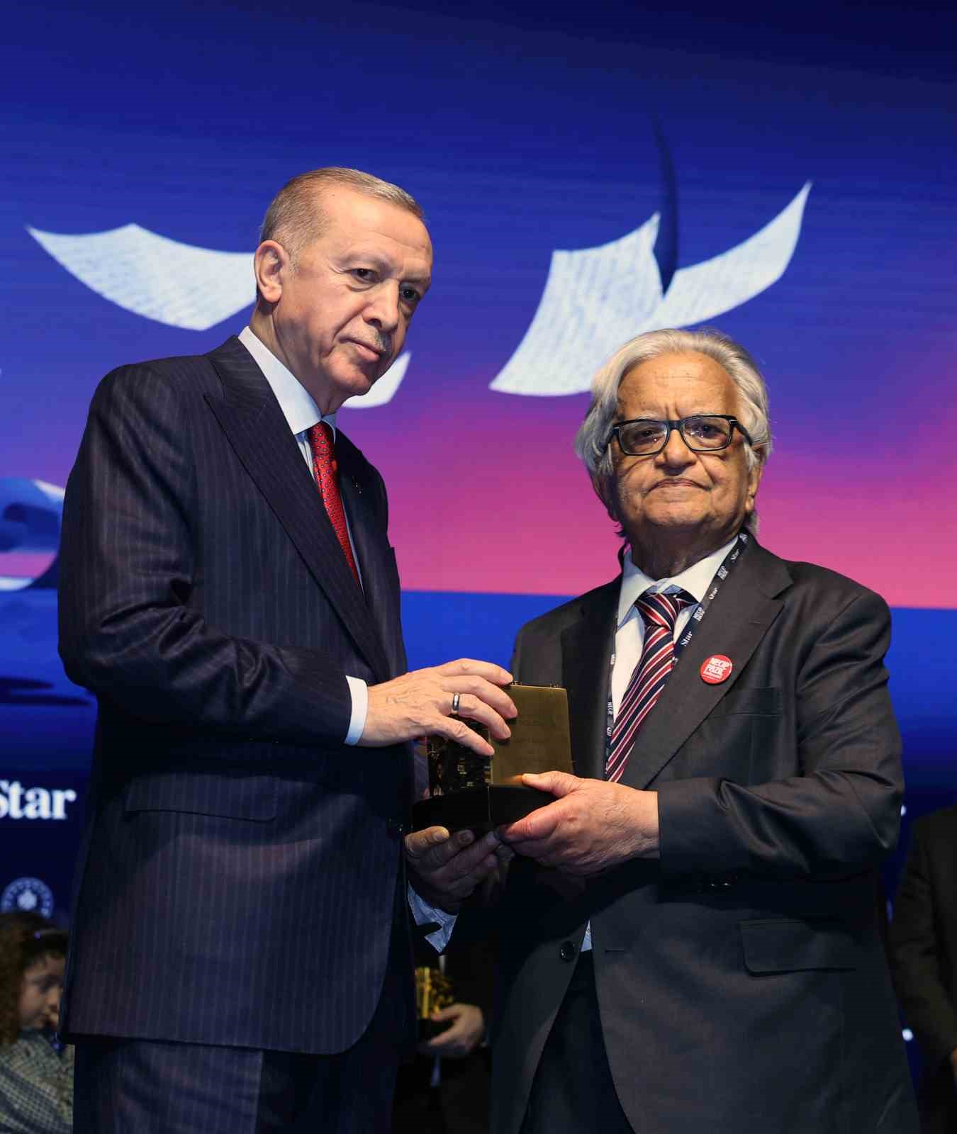 Cumhurbaşkanı Erdoğan: "Biz Türk sporunun tartışmalarla değil, başarılarla gündeme gelmesini arzu ediyoruz"
