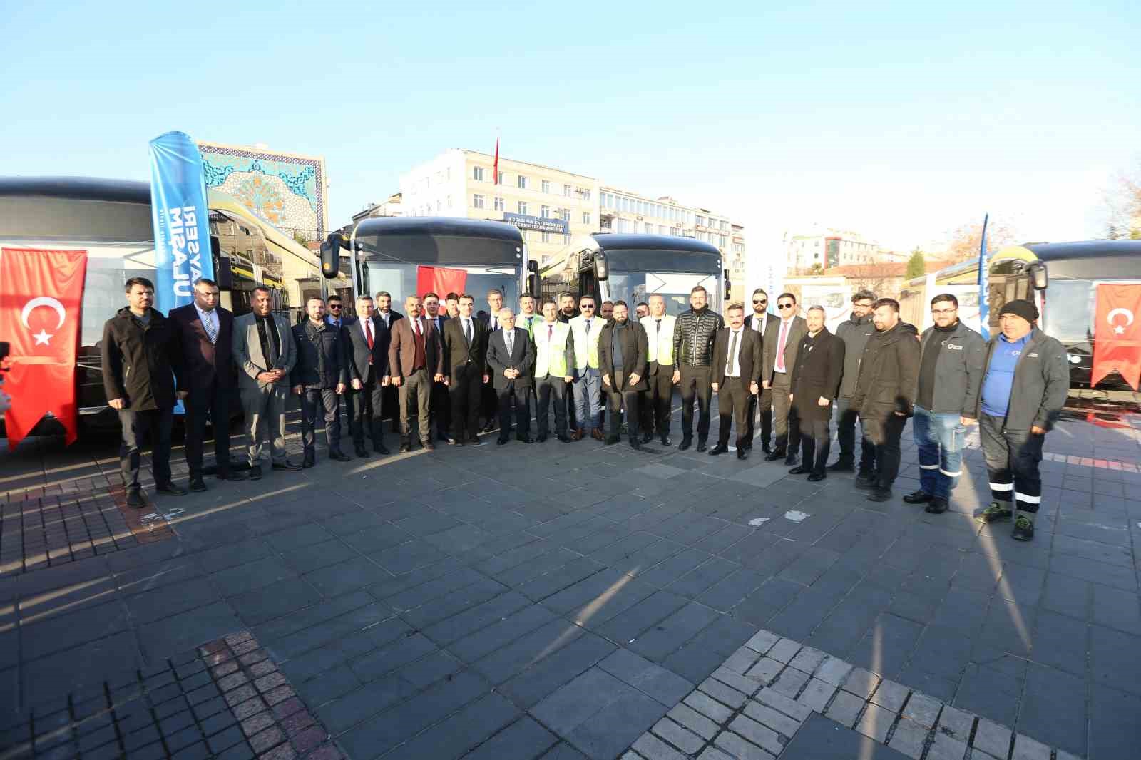 Kayseri Büyükşehir, ulaşım filosuna 15 yeni elektrikli otobüs kattı
