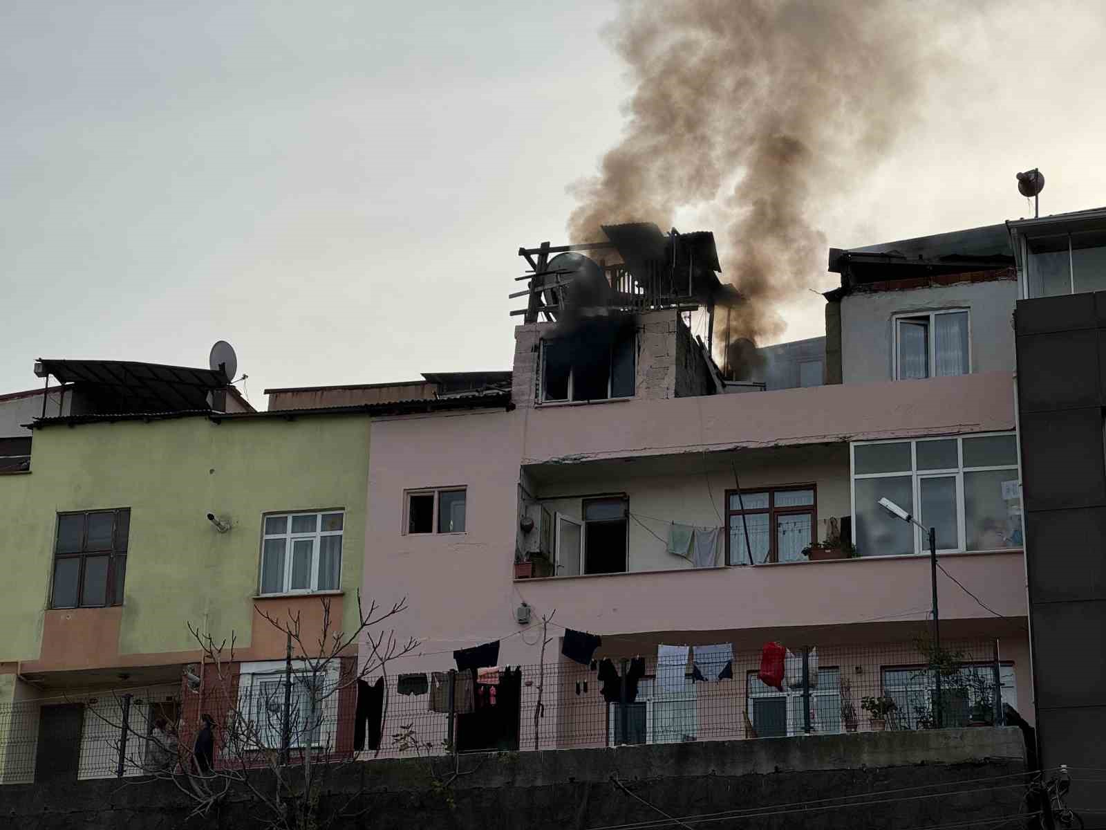 Trabzon’da binada yangın