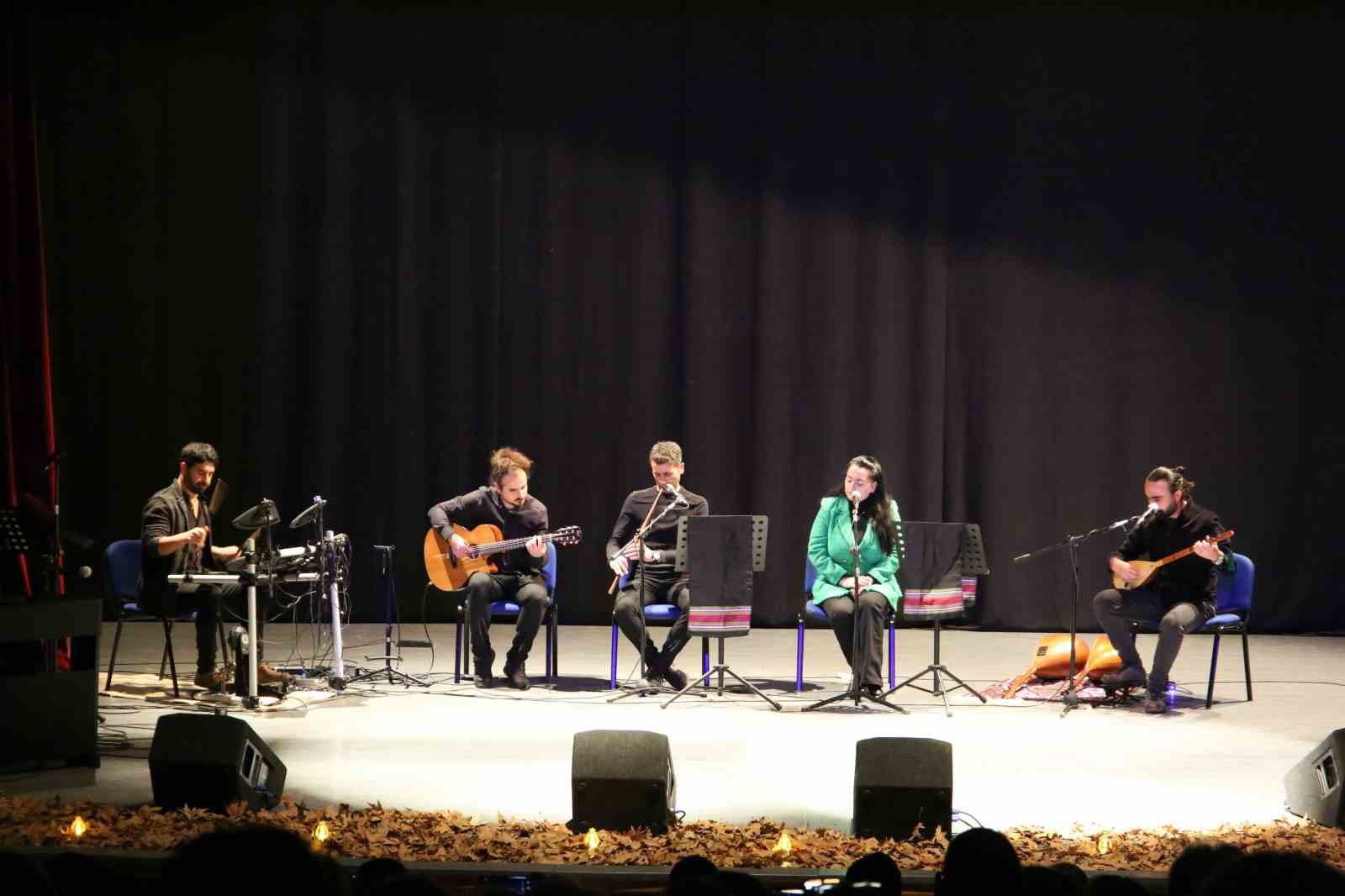 Tunceli’deki sergi ve konser büyük beğeni topladı.