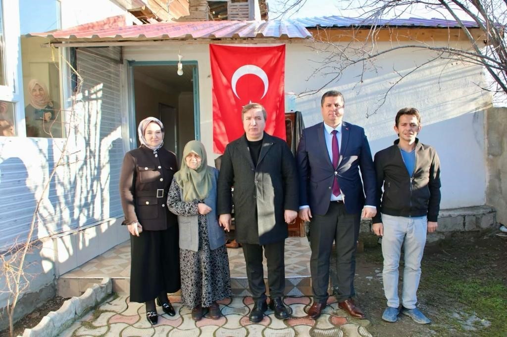 Vali Aydoğdu şehit annesini ziyaret etti
