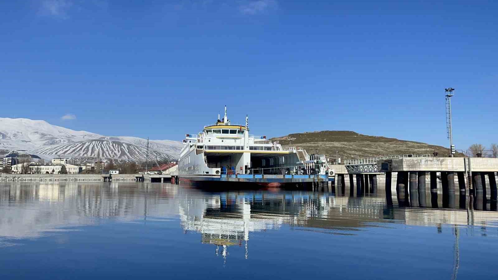 Türkiye’nin en büyük feribotları Van Gölü’nde yük taşımacılığına ivme kattı
