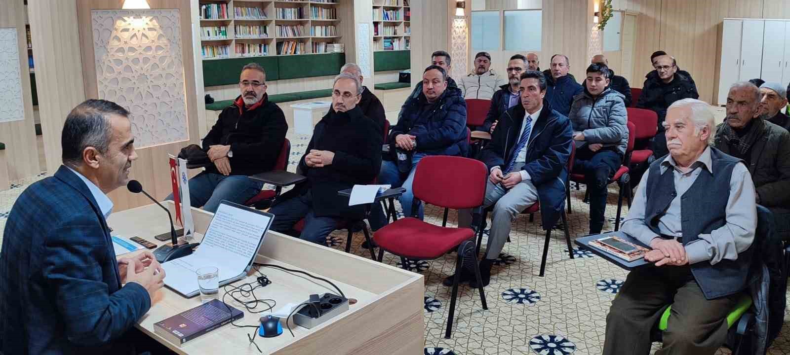TYB’nin konuğu olan Karaağaç, “Yaşamın Metafizik Boyutu” konusunu anlattı