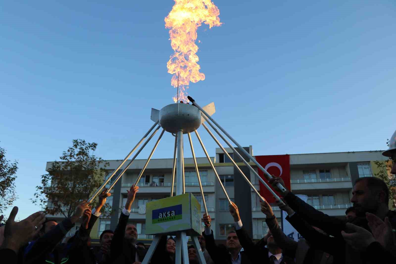 Bozova’da doğalgazın ilk meşalesi yakıldı
