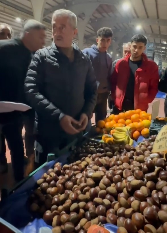 Tahmazolundan fahi fiyatla sat yapan pazarcya sert tepki
