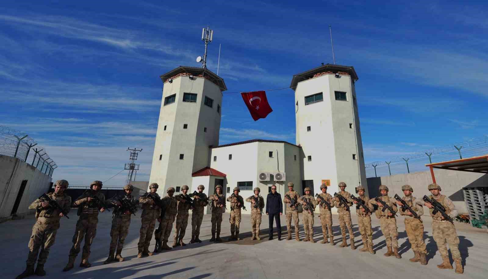 İçişleri Bakanı Yerlikaya’dan Mardin’deki jandarma üs bölgesine ziyaret
