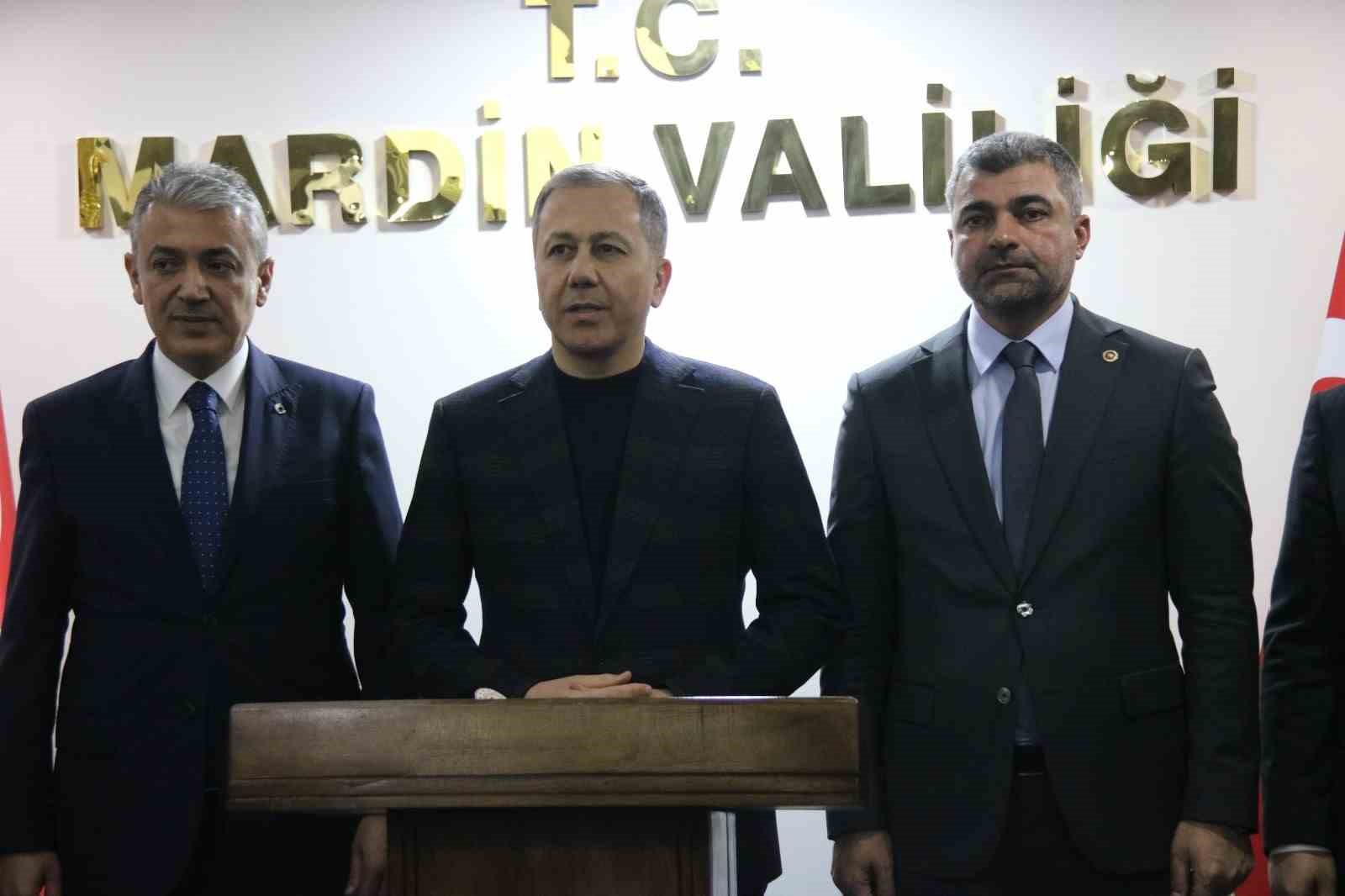 İçişleri Bakanı Yerlikaya: "Yeni yılı karşılayacağımız bu gece bütün arkadaşlarımızla beraber tedbirler aldık"