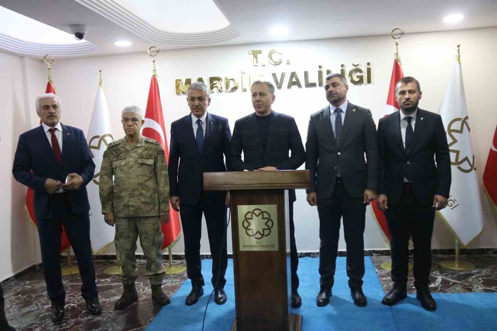 İçişleri Bakanı Yerlikaya: "Yeni yılı karşılayacağımız bu gece bütün arkadaşlarımızla beraber tedbirler aldık"
