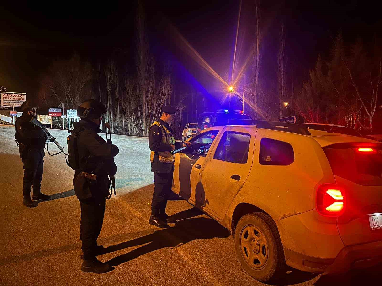 Kahramanmaraş’ta jandarmadan yılbaşı uygulaması