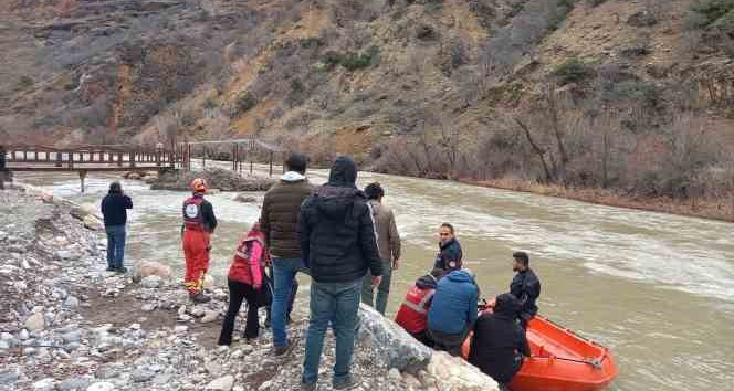 Tunceli’de çaya uçan araçtaki ikinci kişinin de cansız bedenine ulaşıldı